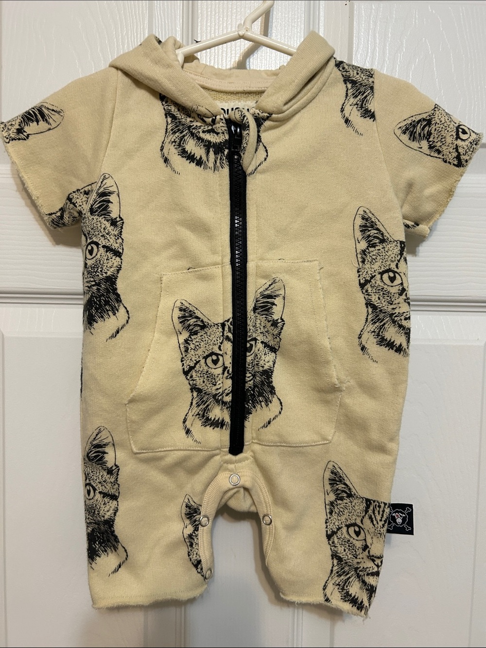 Nununu 0-3 Kids Short-Sleeve Hooded One-Piece in Cream with Cat Print